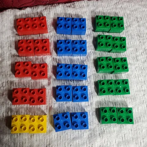 LEGO Duplo Building Bricks & Blocks Lot of 30 (2x2, Red/Blue/Green/Yellow w/ Eye