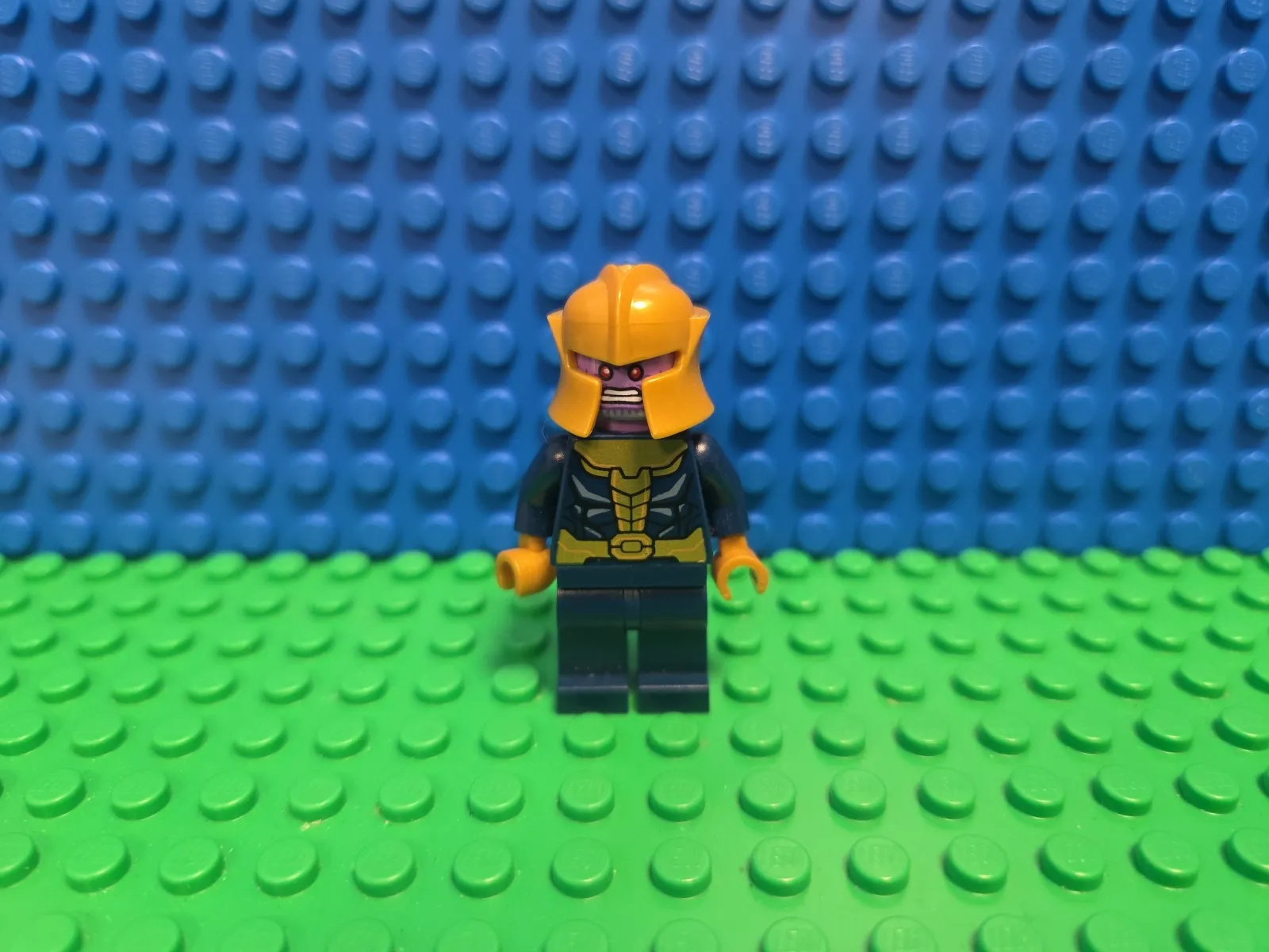 LEGO Thanos Minifigure sh0696 76170 242215 Marvel Super Heroes CMF Lot Rare HTF 