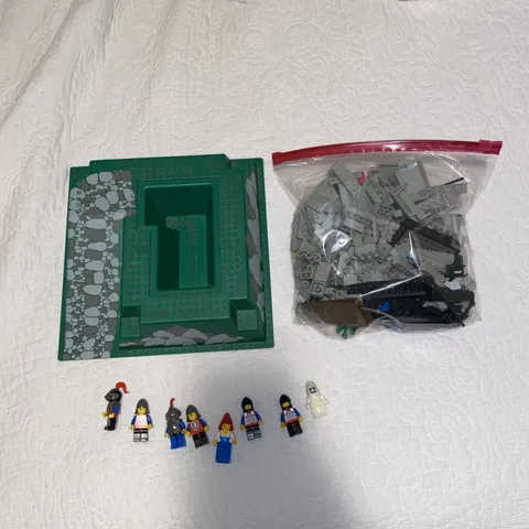 Vintage Retired LEGO Castle: King's Mountain Fortress (6081)