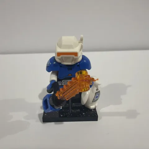 LEGO Ice Planet Explorer CMF 71046 Series 26 minifigure Space Penguin Robot