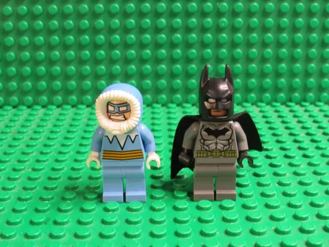 Lot of 2 Lego DC Super Heroes Minifigures Batman + Captain Cold WH6