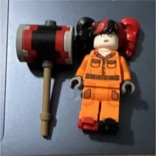 LEGO Harley Quinn minifigure 76300