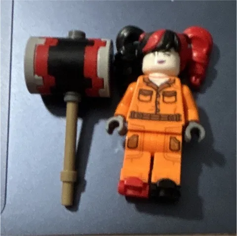 LEGO Harley Quinn minifigure 76300