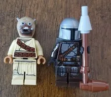 LEGO Star Wars Mandalorian & Tusken Raider Minifigures w/ Cape & Gaffi Stick