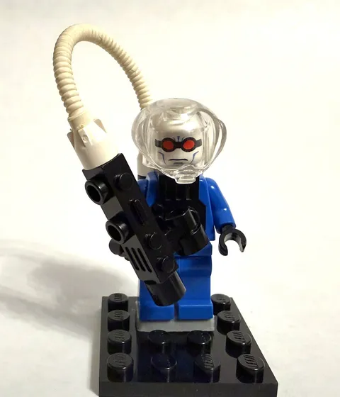 2006 Mr. Freeze LEGO Minifigure bat011c01