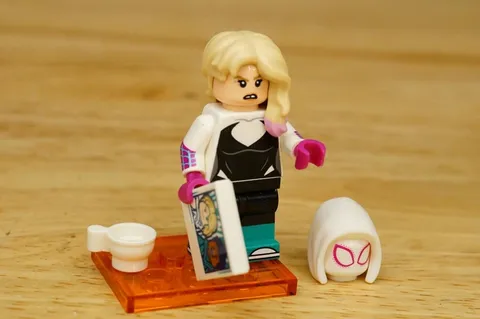71050 Toy Lego Minifigure Across The Multiverse Gewn Stacy Spider Gwen COLSPI04