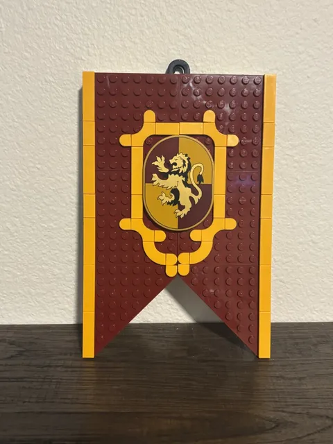 LEGO Harry Potter: Gryffindor House Banner (76409) Used Complete Set