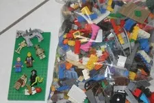 5 1/4 lbs Pounds Lego Parts Pieces from HUGE BULK LOT 8 Minifigures Included