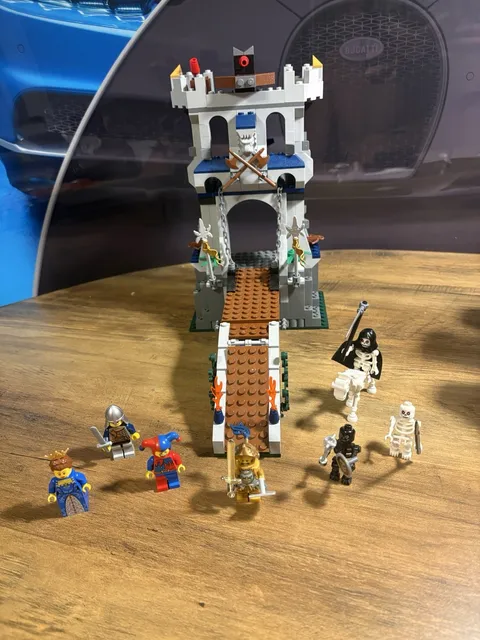 LEGO 7079 - Drawbridge Defense - Fantasy Era - Castle 100% Complete MINT COND.