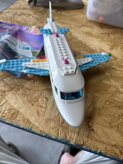 LEGO FRIENDS: Heartlake Private Jet (41100)