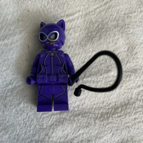 Lego The Batman Movie Catwoman purple outfit Super Heroes 70902 70923