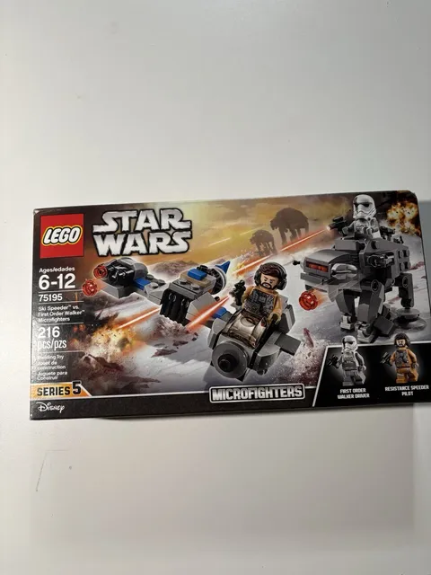 LEGO Star Wars: Ski Speeder vs. First Order Walker Microfighters (75195)