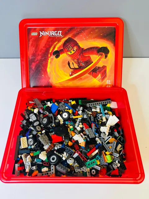 LEGO 2.5 lbs Pounds Lot  Loose Random Lego Pieces Bricks & Ninjago Storage box