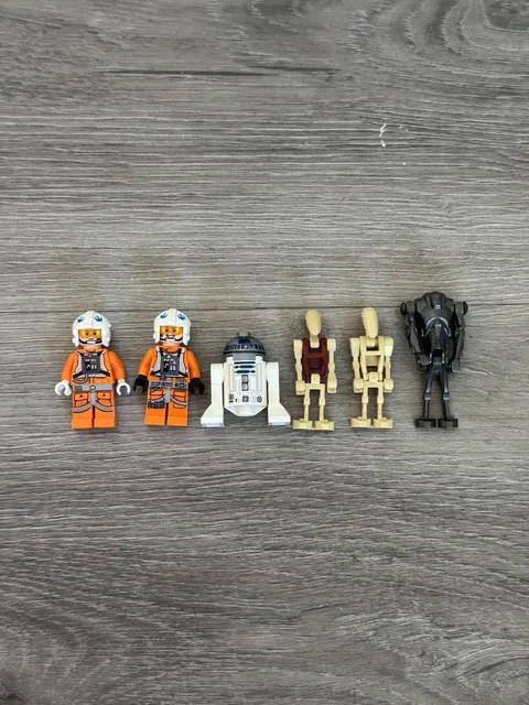 Lego Star Wars mini figures lot. (6) X Wing Pilots, R2-D2 , Battle Droids