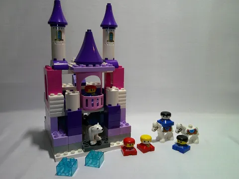 Lego Duplo 2.5 lbs Lot Castle Theme Great Condition Clean