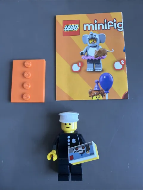 LEGO 71021 CMF Series 18 Classic Police Officer Minifigure col18-8 Complete New