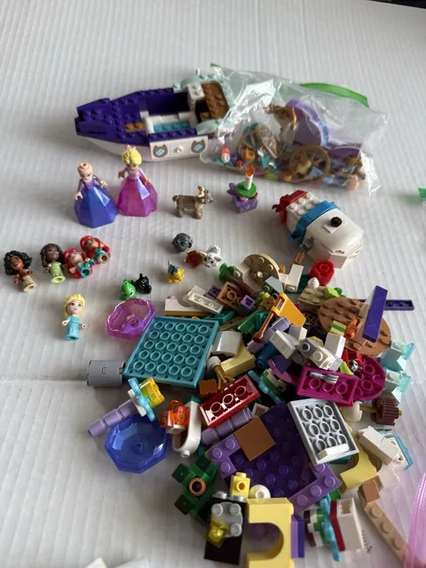 7 Lego  GIRL MINIFIGS LOT random bulk Lot Misc Pieces  female figures, AS SHOWN