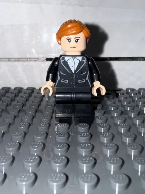 LEGO®  Sh0740 - Pepper Potts - Black Suit, Dark Orange Ponytail