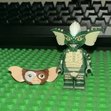 LEGO Gremlins Minifigure Gizmo and Stripe