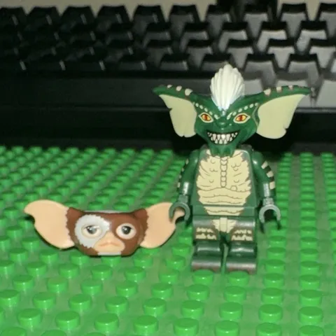 LEGO Gremlins Minifigure Gizmo and Stripe