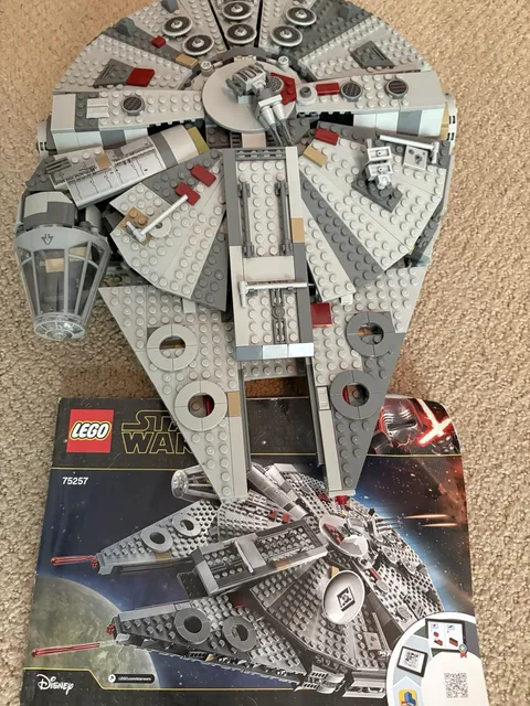 LEGO Star Wars: Millennium Falcon (75257) - preowned, incomplete set, no figs