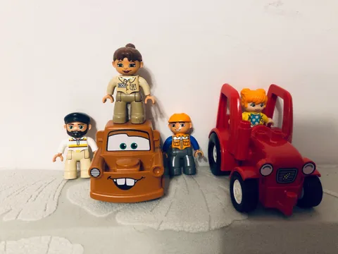 LEGO DUPLO Cars Lot Tow Mater & Red Tractor + 4 Figures Zoo Keeper, Construction