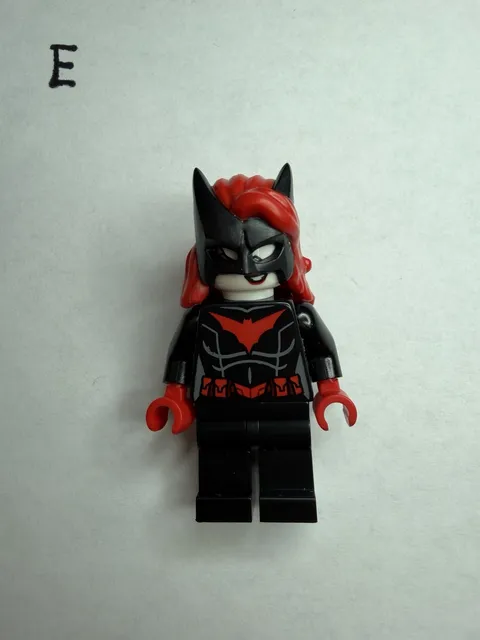 LEGO DC: Batwoman, Cape Black and Red Sides Minifigure