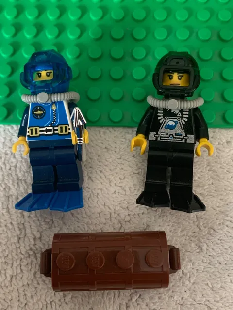 LEGO® MiniFigure Woman SCUBA Divers (2)