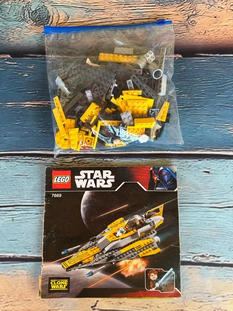 LEGO Star Wars: Anakin's Jedi Starfighter (7669) 100% complete with instructions