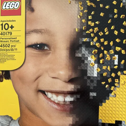 LEGO Miscellaneous: Personalised Mosaic Portrait (40179) + Free Extra Lg Plate