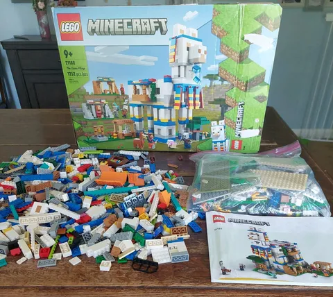 LEGO #21188 MINECRAFT - The Llama Village + extra pieces-Instructions included