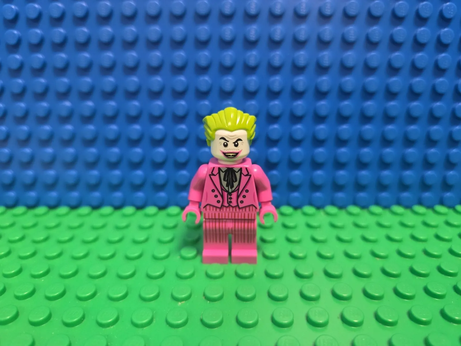 Lego Joker Minifigure sh0704 76188 DC Super Heroes Batman CMF Lot Rare Retired 