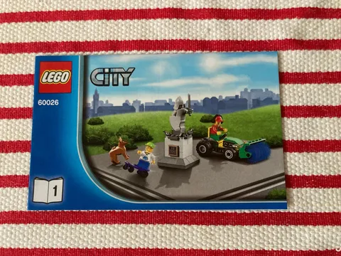Lego City 60026 Town Square Statue & Street Sweeper Instruction Booklet 1 ONLY