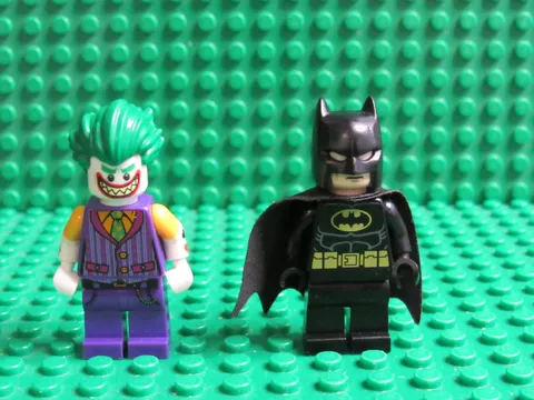 Lot of 2 LEGO Minifigures DC Super Heroes LEGO Joker Batman printed arms CL54