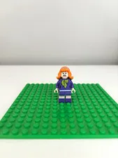 LEGO Scooby-Doo Daphne Blake Minifigure - From Mystery Mansion Set 75904