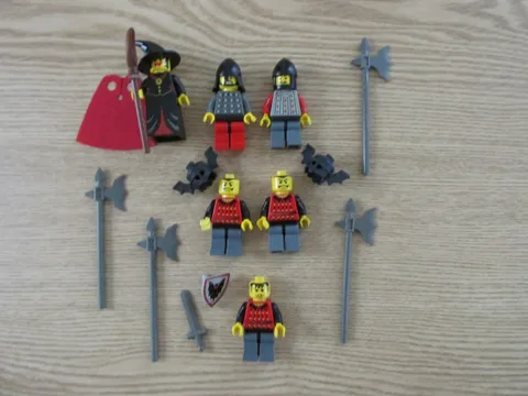 LEGO Vintage Castle Fright Knights Minifigure w/misc Lot  Batlord Willa Witch ..