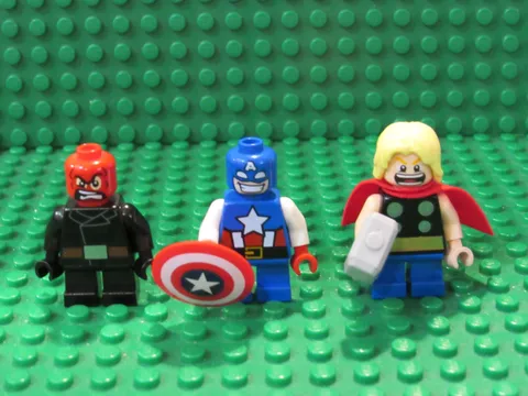 Lot 3 Lego Marvel Super Heroes Minifigs Red Skull + Captain America  Thor RS48