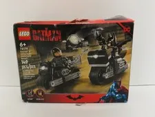 LEGO 76179 The Batman & Selina Kyle Motorcycle Pursuit SEALED SET DAMAGED BOX