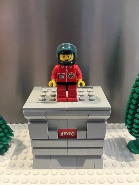 LEGO® Minifig twn025 Minifigure - TV Logo in Globe on Red Jacket Genuine LEGO
