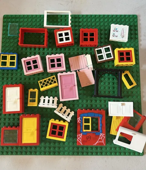 LEGO vintage door, window and more!! Lego lot!