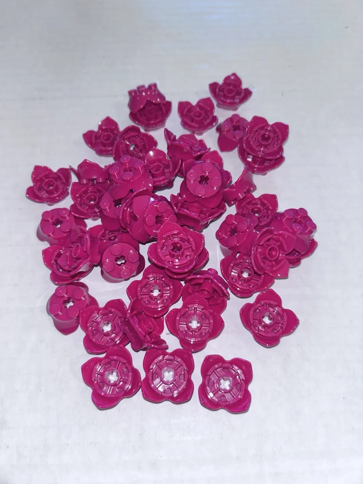 Lego New Plant Leaves 2x2 4 Petals/ Axle Hole Magenta X50