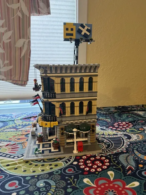 LEGO Creator Expert: Grand Emporium (10211) 100% Complete W/ Manual No Box