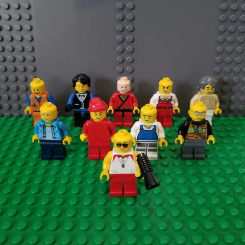 LEGO LOT OF 10 Various MINIFIGURES city