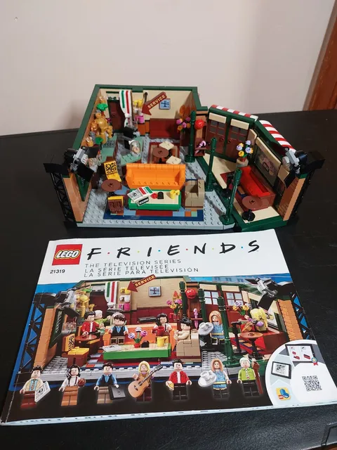LEGO 21319 Central Perk Friends Set w/ Manual NO MINIFIGURES