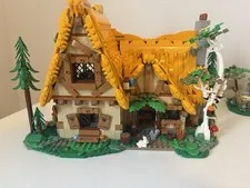 LEGO Disney 43242 Snow White & The Seven Dwarfs Cottage w/ Minifigures & Manual