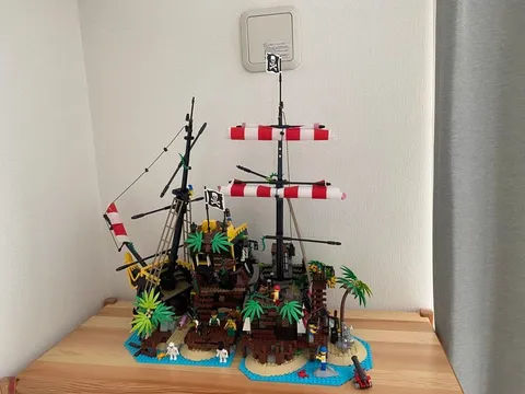 LEGO 21322 Pirates Barracuda Bay Retired