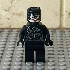 2024 Batcave Shadowbox Lego Catwoman Minifigure