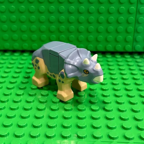 LEGO Triceratops Baby Dinosaur (tricera06) :  Jurassic World : 100% Authentic