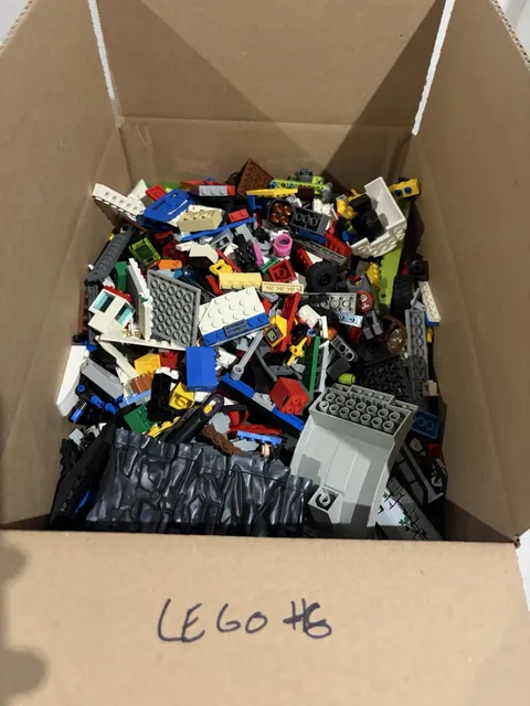 Bulk Legos 10LBS aprox (pieces, bags, mini figures parts)