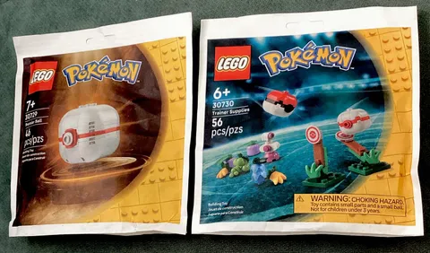 Lego 30729 Premier Ball & Lego 30730 Trainer Supplies Paperbag Lot of 2 NEW